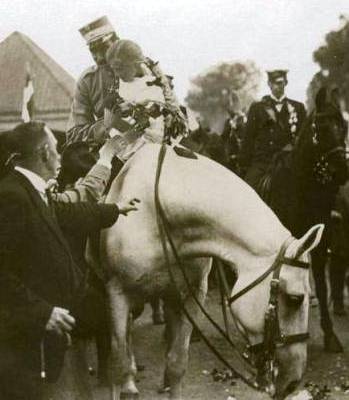 Genforeningen 1920 - Pigen på den hvide hest Genforeningen 1920 - Pigen på den hvide hest